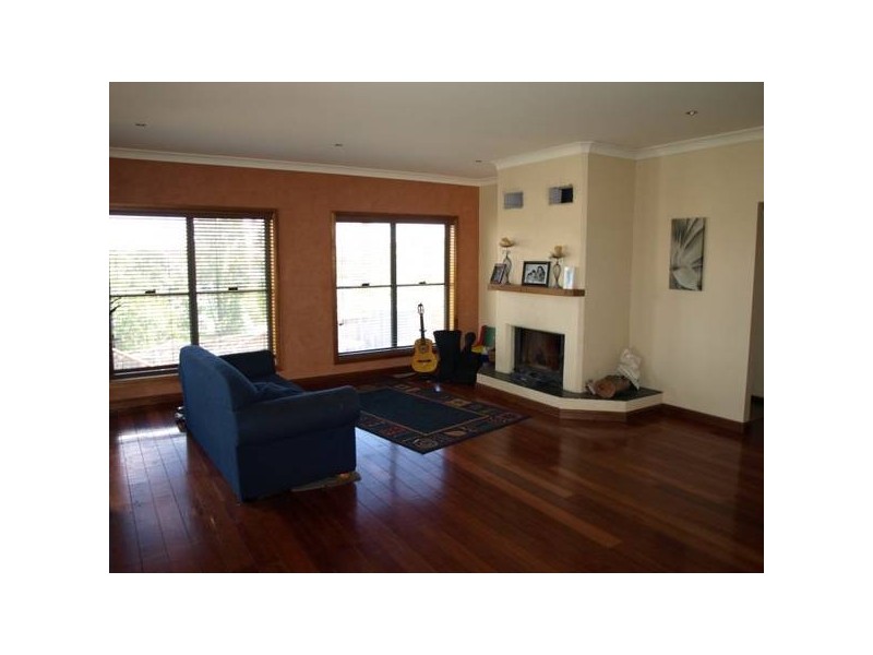 2 Barlow Place, Goulburn NSW 2580