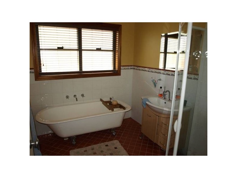 2 Barlow Place, Goulburn NSW 2580
