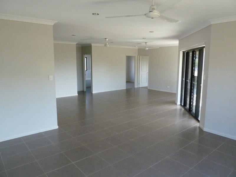 17 Damien Close, Mareeba QLD 4880