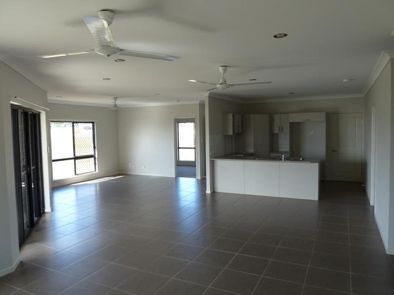 17 Damien Close, Mareeba QLD 4880