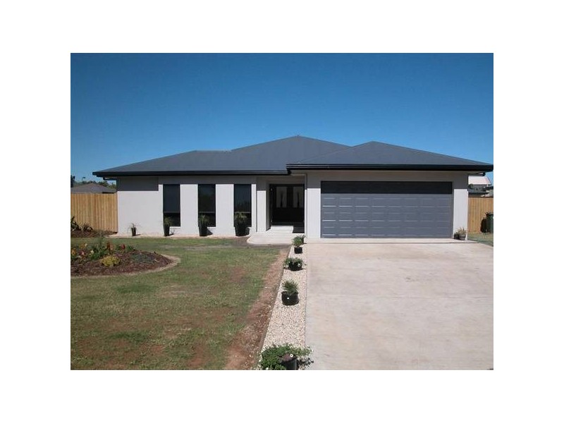 14 River Drive, Mareeba QLD 4880