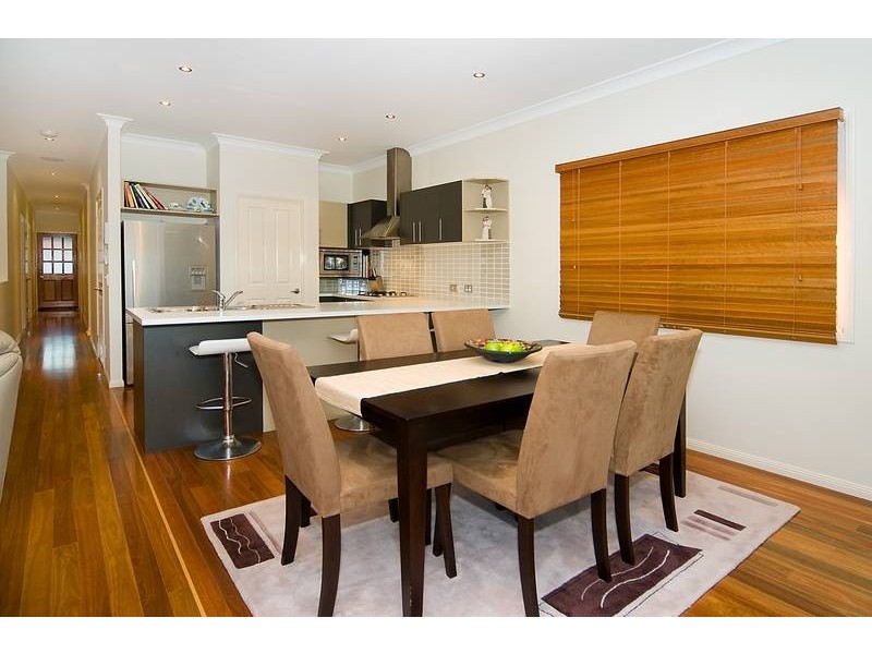 16 Collins Street, Corinda QLD 4075