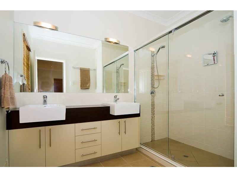 16 Collins Street, Corinda QLD 4075