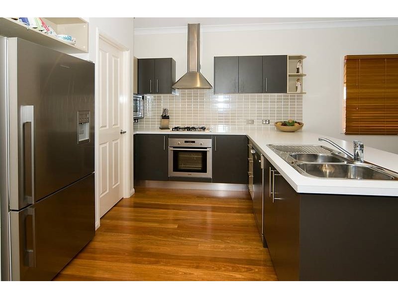 16 Collins Street, Corinda QLD 4075