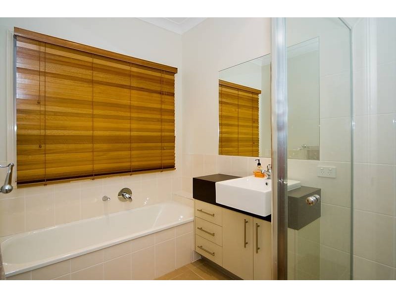 16 Collins Street, Corinda QLD 4075