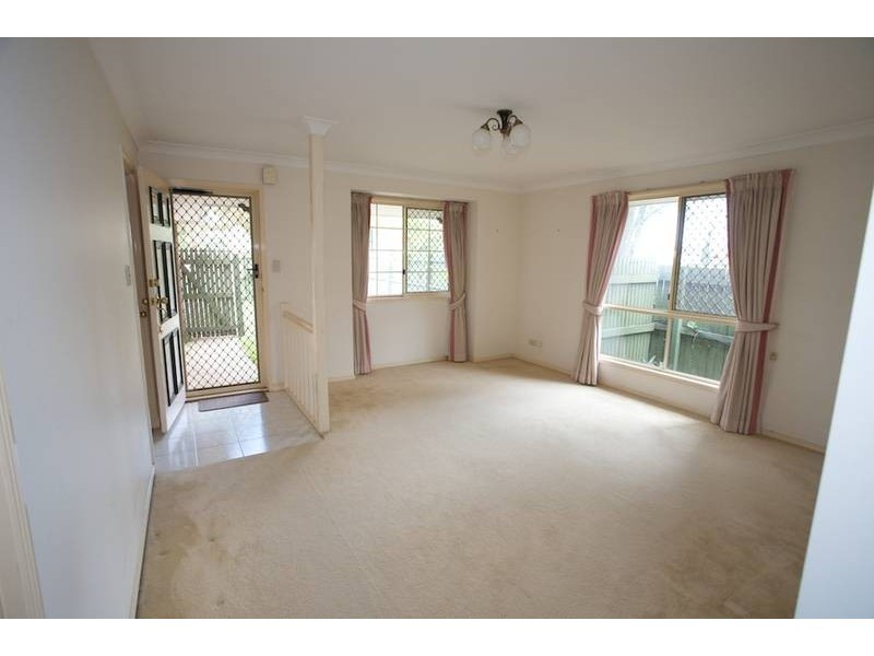 121 Graceville Avenue, Graceville QLD 4075