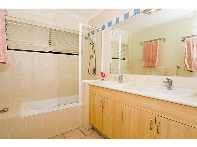 24 Penaton Street, Corinda QLD 4075