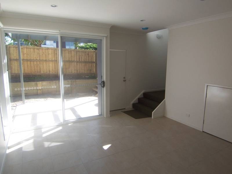 2/7 Coyne Street, Sherwood QLD 4075