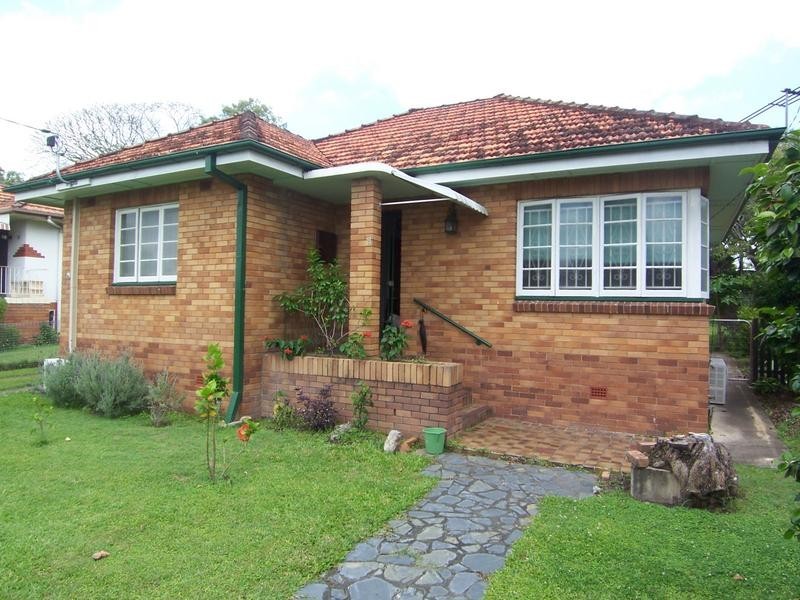 9 Young Street, Graceville QLD 4075