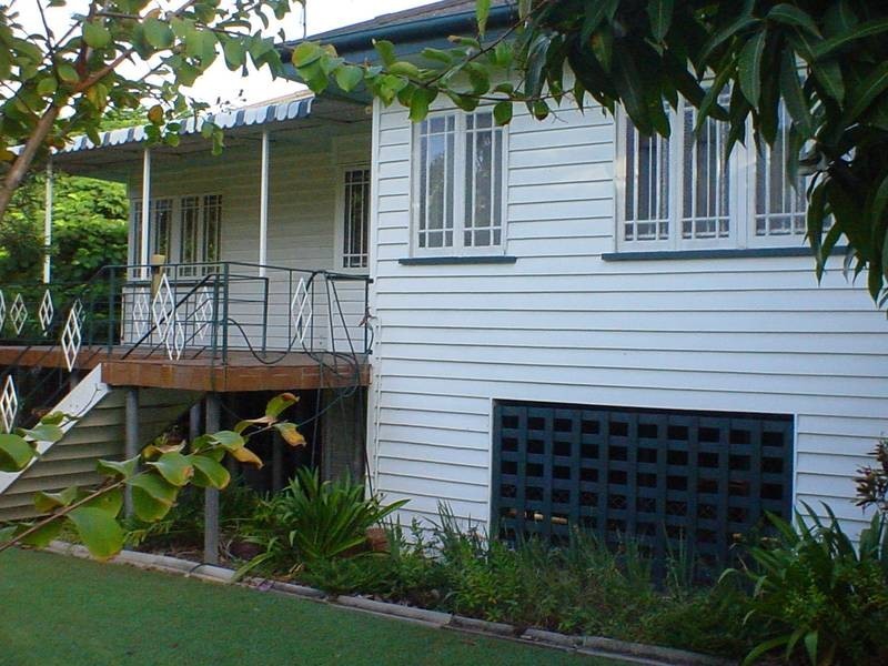 12 Camelot Street, Tennyson QLD 4105