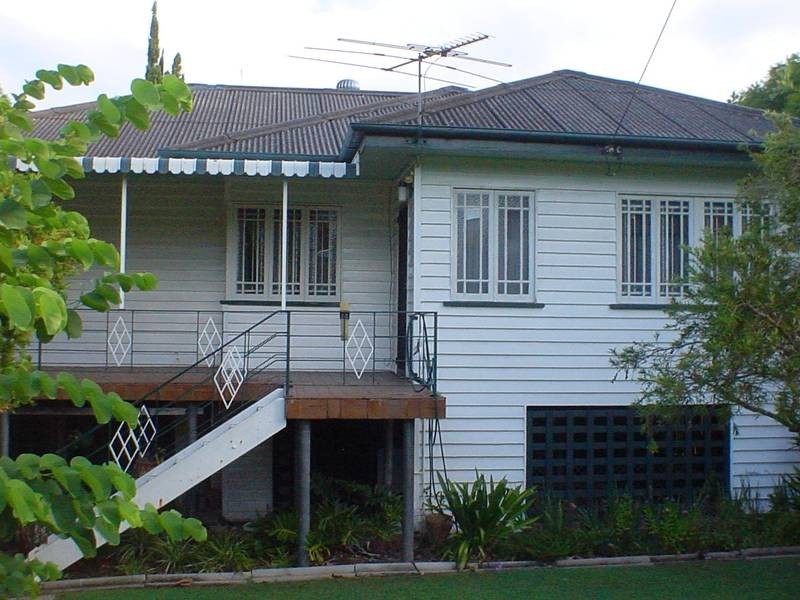 12 Camelot Street, Tennyson QLD 4105