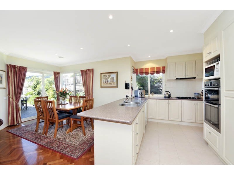 2/17 Olympiad Crescent, Box Hill North VIC 3129