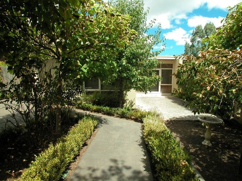 4B Yarrbat Avenue, Balwyn VIC 3103