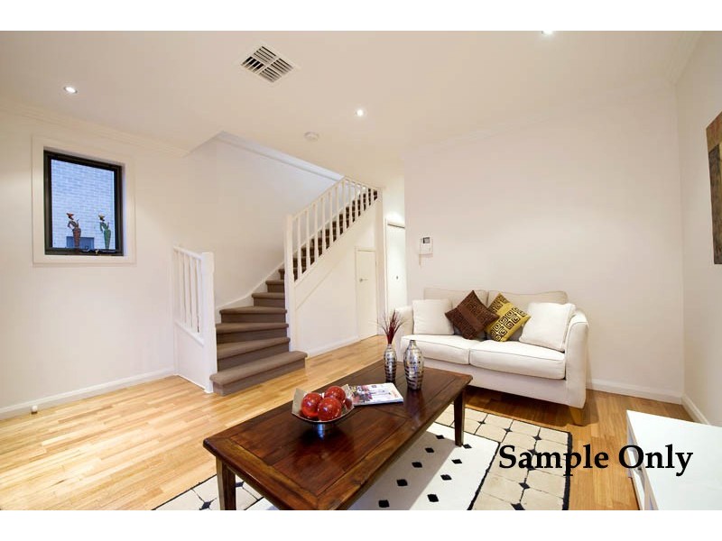 17/1 Nangnak Lane, Mont Albert VIC 3127