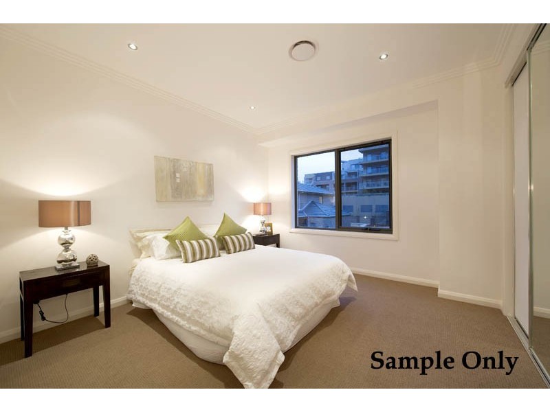 2/1 Nangnak Lane, Mont Albert VIC 3127