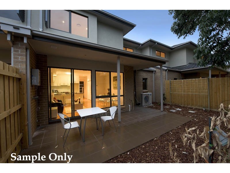 2/1 Nangnak Lane, Mont Albert VIC 3127