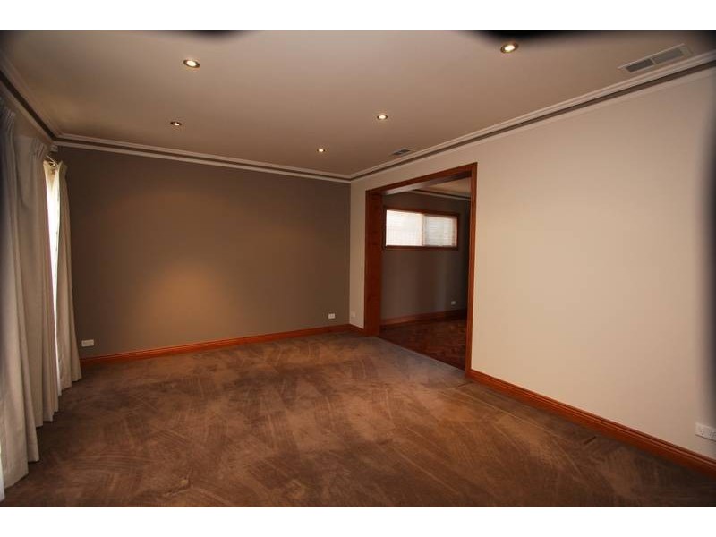 1/11 Beatrice Avenue, Surrey Hills VIC 3127