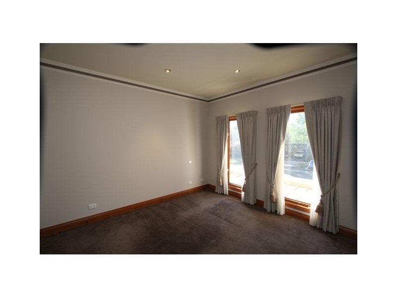 1/11 Beatrice Avenue, Surrey Hills VIC 3127