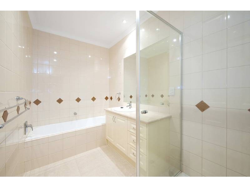 17 Kingswood Rise, Box Hill South VIC 3128