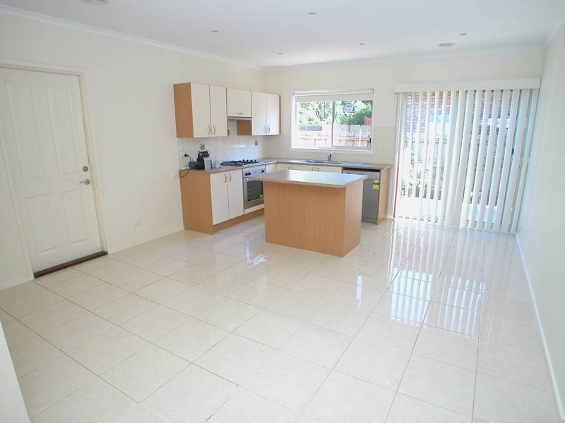 2/61 King Parade, Knoxfield VIC 3180