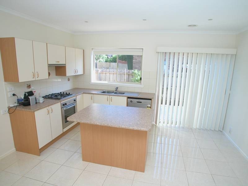 2/61 King Parade, Knoxfield VIC 3180