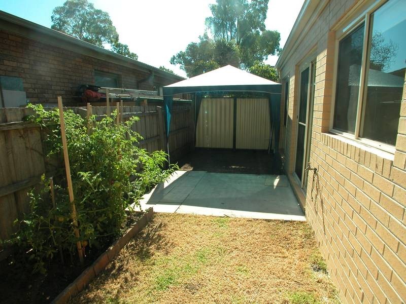 2/61 King Parade, Knoxfield VIC 3180