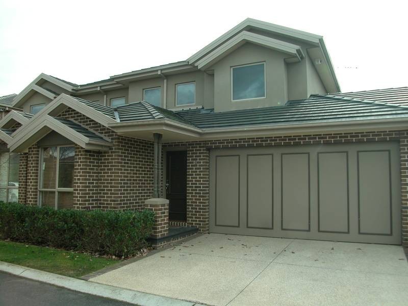 8 Kingswood Rise, Box Hill South VIC 3128