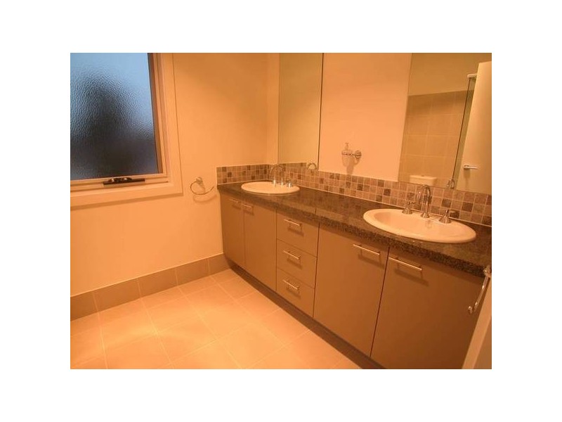 2/10 Box Hill Crescent, Mont Albert North VIC 3129