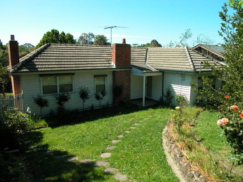32 Box Hill Crescent, Mont Albert North VIC 3129