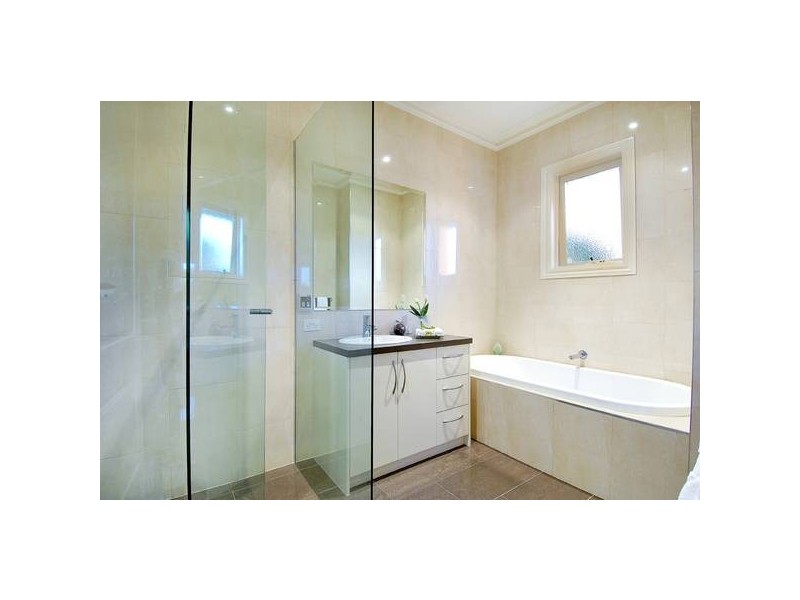 77 Sir Garnet Road, Canterbury VIC 3126