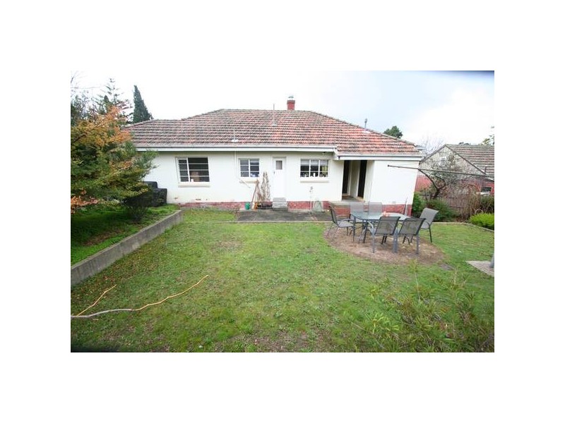 11 Hawkins Avenue, Mont Albert North VIC 3129