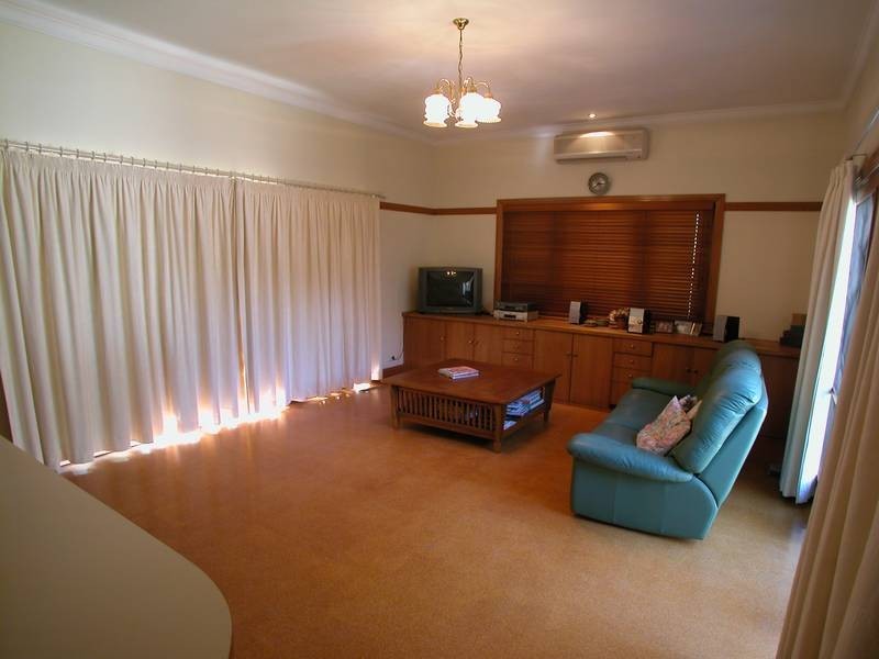 8 Violet Grove, Kew East VIC 3102