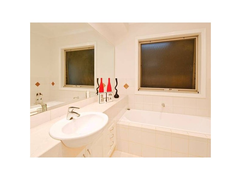 14 Kingswood Rise, Box Hill VIC 3128