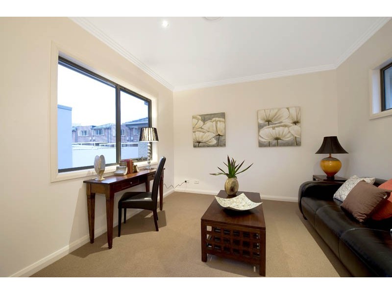 1 Nangnak Lane, Mont Albert VIC 3127