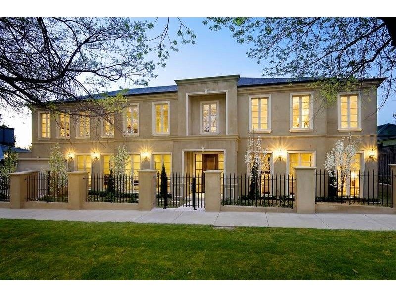 15 Windsor Crescent, Surrey Hills VIC 3127