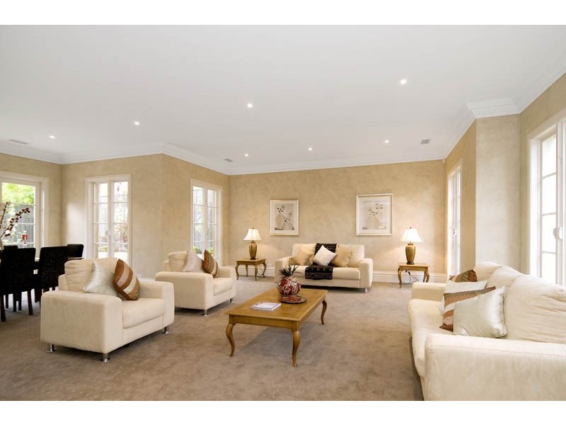 15 Windsor Crescent, Surrey Hills VIC 3127