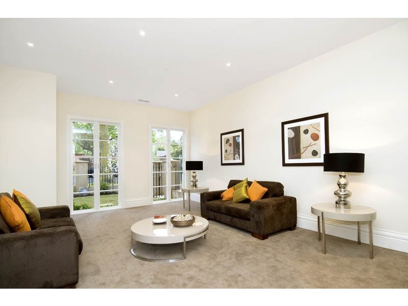 15 Windsor Crescent, Surrey Hills VIC 3127