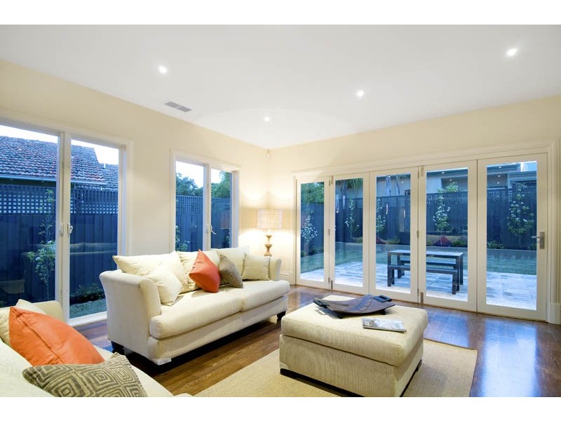 15 Windsor Crescent, Surrey Hills VIC 3127