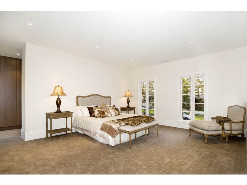 15 Windsor Crescent, Surrey Hills VIC 3127