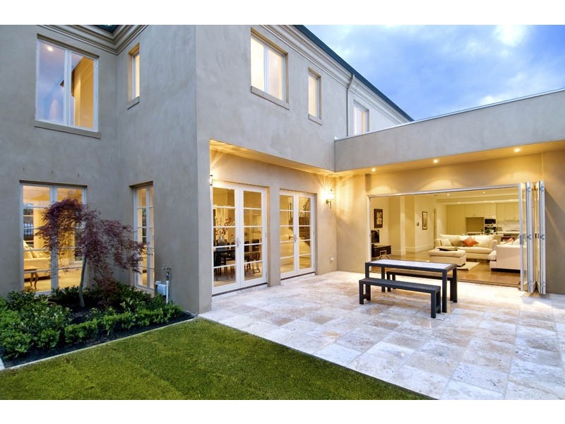 15 Windsor Crescent, Surrey Hills VIC 3127