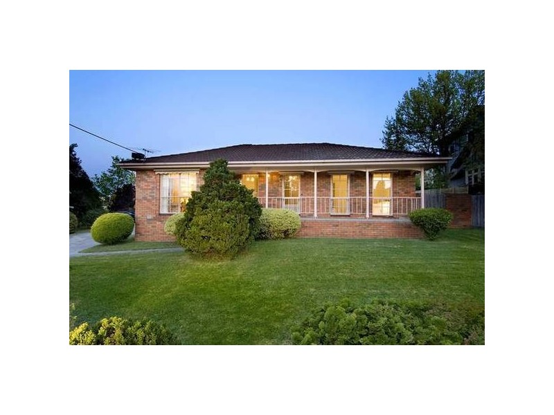 1/2 Milton Street, Canterbury VIC 3126