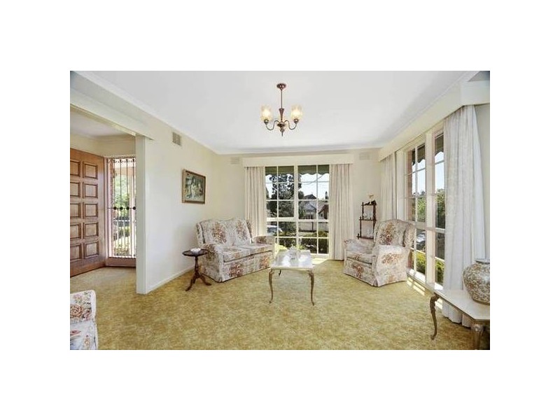 1/2 Milton Street, Canterbury VIC 3126