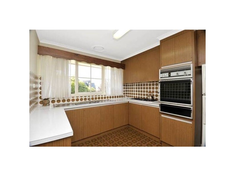 1/2 Milton Street, Canterbury VIC 3126