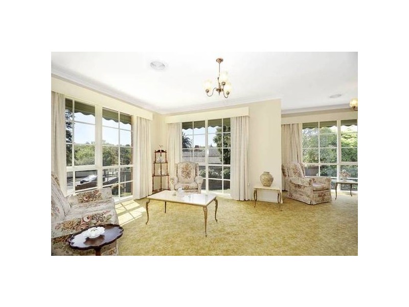 1/2 Milton Street, Canterbury VIC 3126