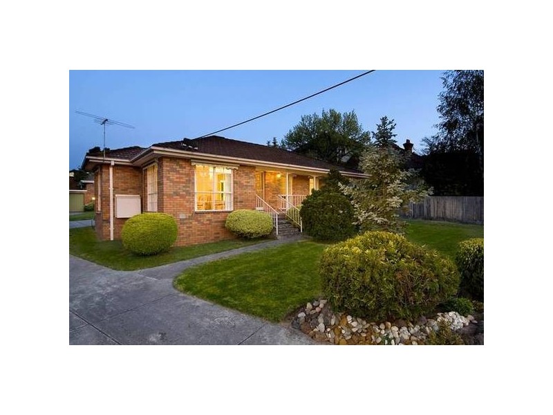 1/2 Milton Street, Canterbury VIC 3126