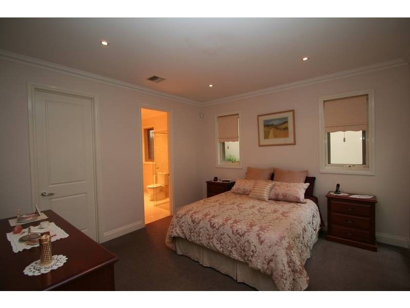 4/4a Collins Court, Balwyn VIC 3103