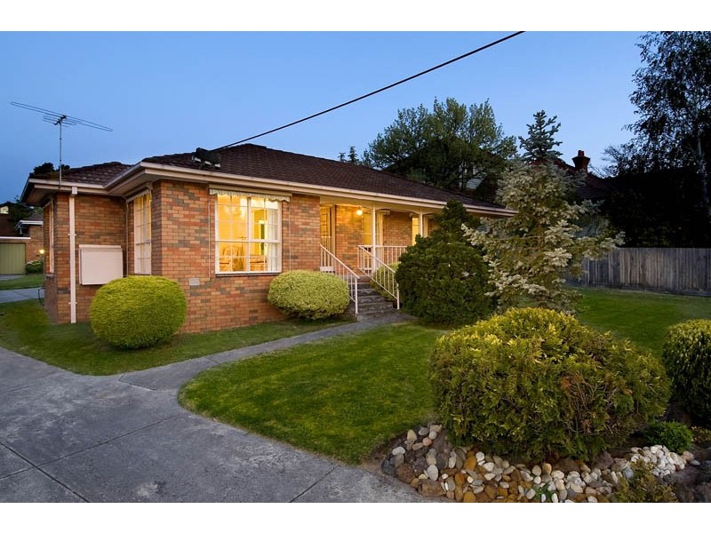 1/2 Milton Street, Canterbury VIC 3126