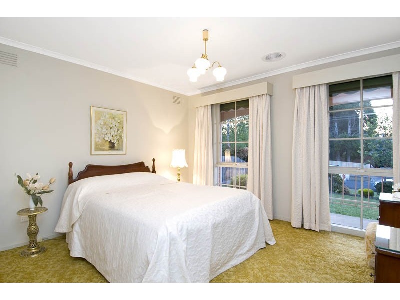 1/2 Milton Street, Canterbury VIC 3126