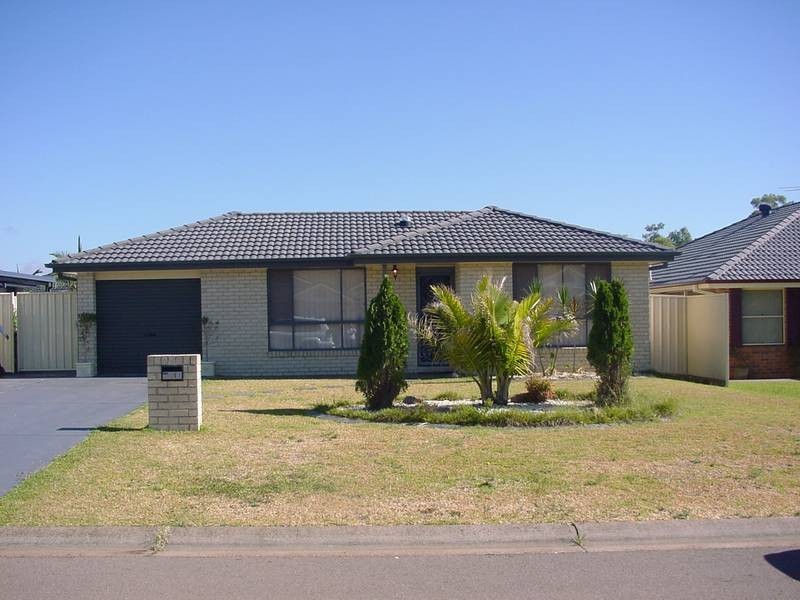 11 Streeton Drive, Metford NSW 2323