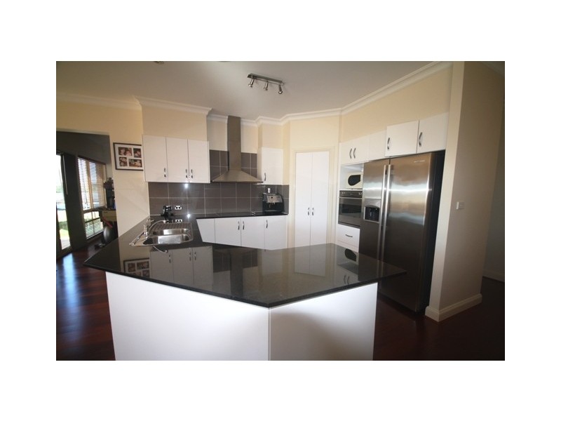 2 Tranquil Close, Louth Park NSW 2320